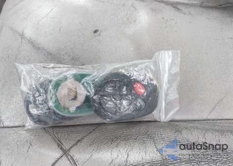 2011 Toyota Sienna Xle V6 z USA, uszkodzony, nr VIN 5TDYK3DC9BS009105